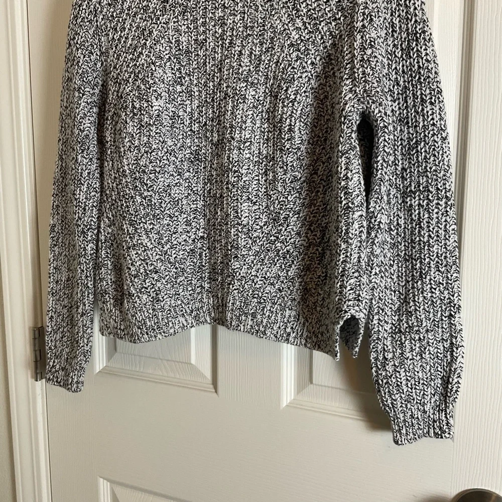 H&M Divided Marled Knit Crop Sweater Size Small